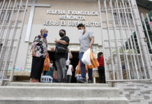 Comunidad evangélica vendió alimentos a precios de costo