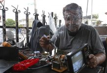 César «revive» aparatos electrónicos desde hace 35 años en la avenida Nicasio Safadi