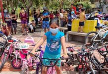 Ciclistas llevaron cariño, bicis y víveres a la comuna Limoncito