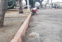 Falta una banca en el parque de La Concordia, en La Atarazana