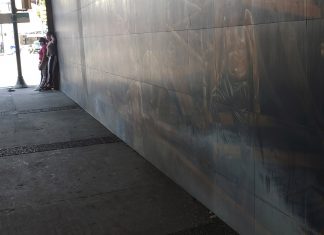 Manchas en los murales del paso a desnivel de La Atarazana