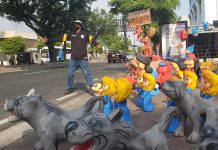 Pocos monigotes en portales; muchos para la venta en La Atarazana