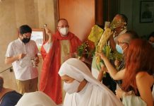 Regocijo y fe durante la procesión y la misa de Domingo de Ramos