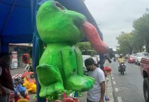En la avenida Plaza Dañín se venden monigotes desde $ 10