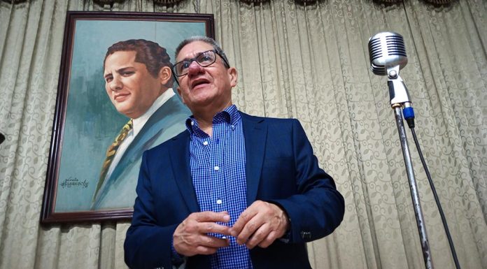 Ricardo Romero y la voz de CARR mantienen vigente a Radio Cristal