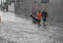 Bajo una tormenta, inundada y sin buses quedó La Atarazana