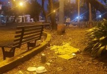 El arreglo de la luminaria evidencia otro problema: la basura
