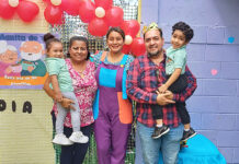 Cariño y abrazos para los abuelitos del jardín Smiley Kids