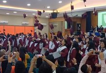 Birretes de 163 camposinos volaron en la ceremonia de graduación