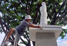 Diógenes restauró el monumento en honor a mamá