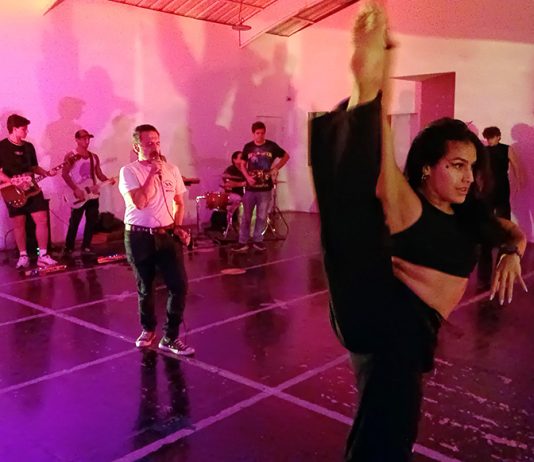 Danza y rock, una fusión que rompe esquemas en Guayaquil